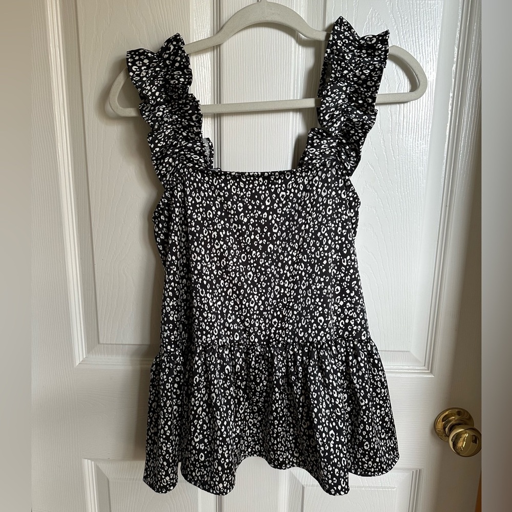 Never before worn Entro tank top size small